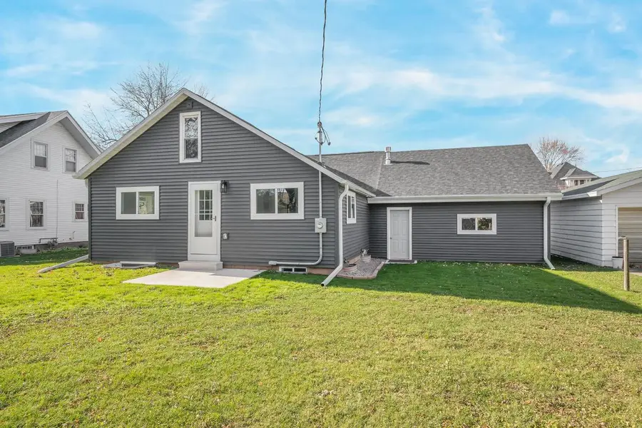 303 S 1ST AVENUE, Winneconne, WI 54988 - #3