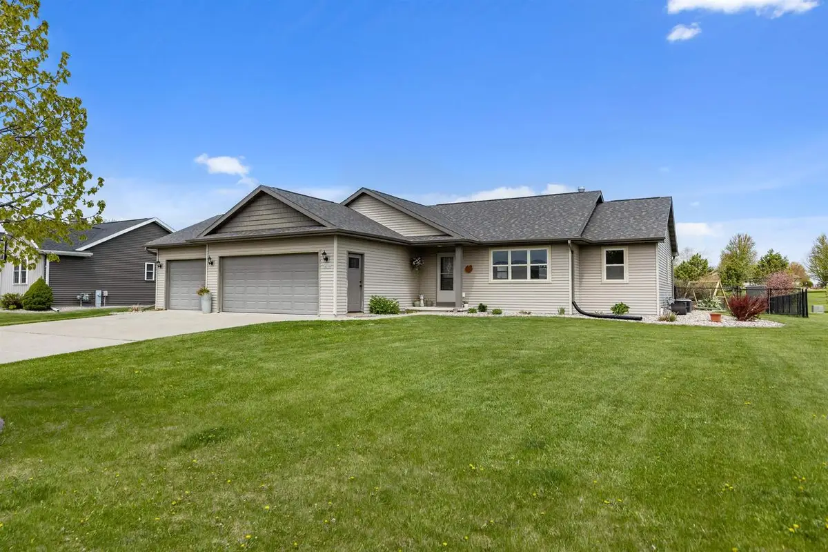 W6220 SHERWOOD POINT COURT, Greenville, WI 54942 - #1