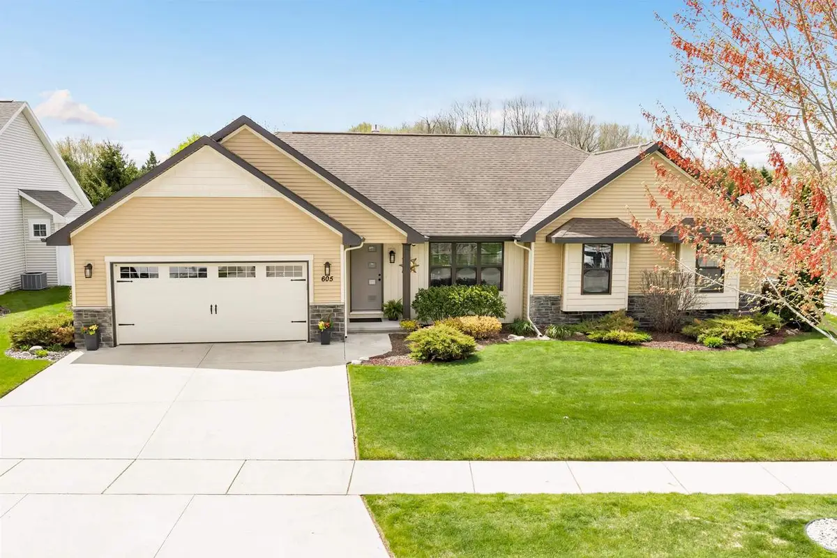 605 PEBBLESTONE CIRCLE, Oneida, WI 54155 - #1