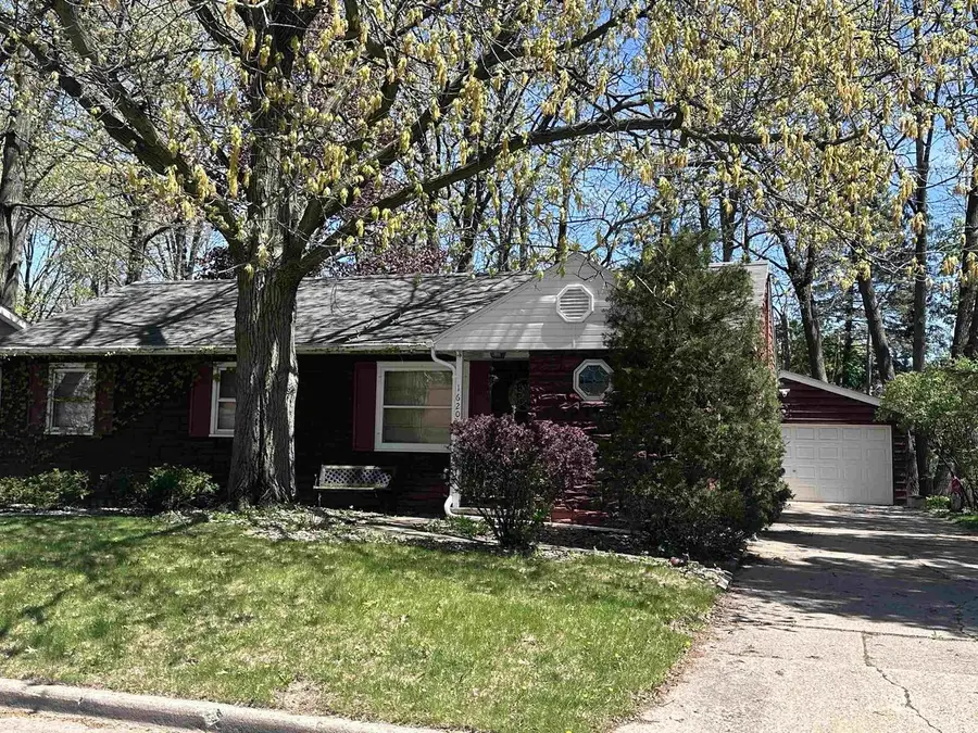 1620 N GRACELAND AVENUE, Appleton, WI 54911 - #2