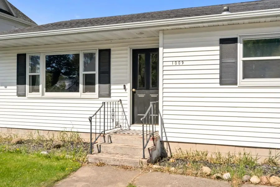 1009 S PEARL STREET, New London, WI 54961 - #2