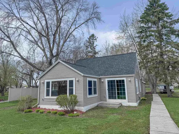 2953 SHADOW LANE, Oshkosh, WI 54901