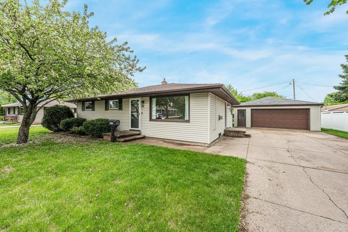 523 MARGARET STREET, Combined Locks, WI 54113 - #1