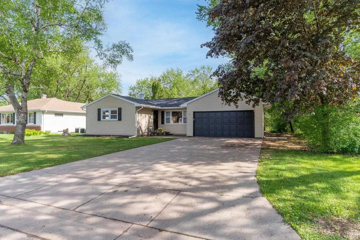 184 PLUMMER COURT, Neenah, WI 54956 - #1