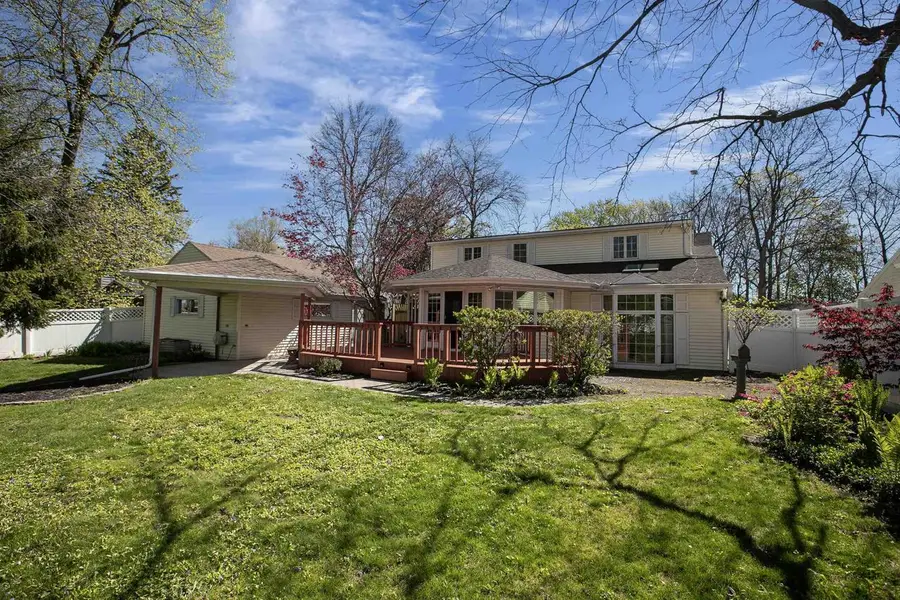 2207 S GLADYS AVENUE, Appleton, WI 54915 - #2