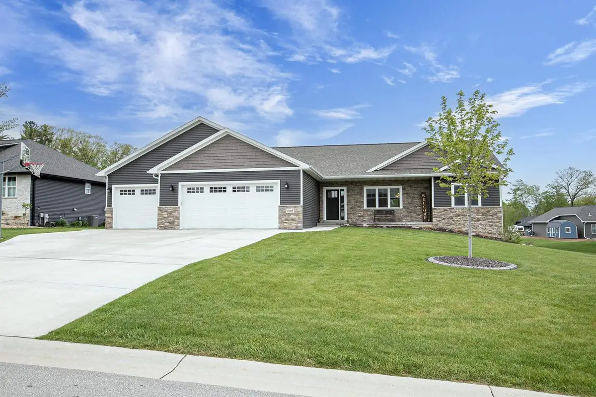 2128 CLOVER FIELD DRIVE, Suamico, WI 54313 - #1