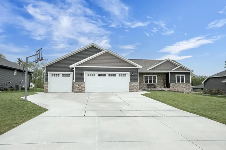 2128 CLOVER FIELD DRIVE, Suamico, WI 54313 - #3