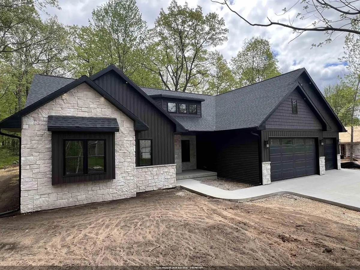 996 THOMAS TRAIL, Waupaca, WI 54981 - #1