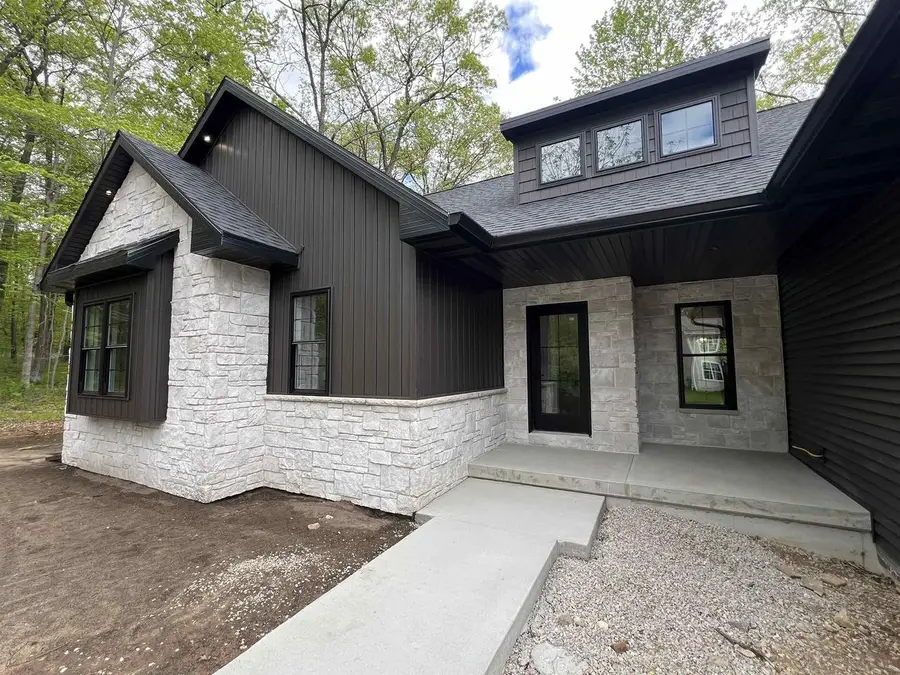 996 THOMAS TRAIL, Waupaca, WI 54981 - #2