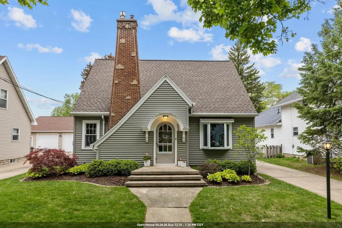 208 W PARKWAY BOULEVARD, Appleton, WI 54911 - #1