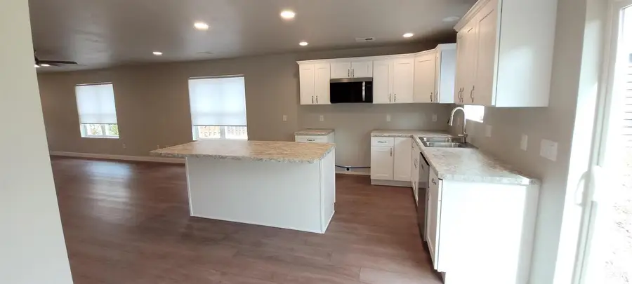 312 E BEACON AVENUE, New London, WI 54961 - #3