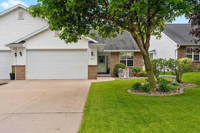 5529 W BROOKVIEW DRIVE, Appleton, WI 54913 - #1