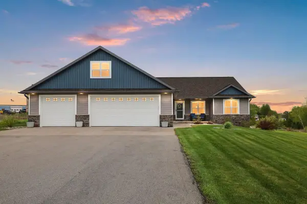458 HIGH RIDGE TRAIL, Pulaski, WI 54162
