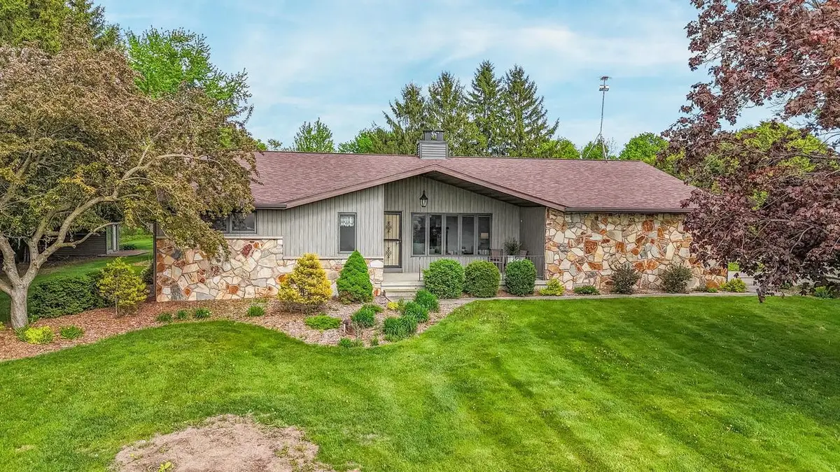 N8060 MAASS ROAD, Seymour, WI 54165 - #1