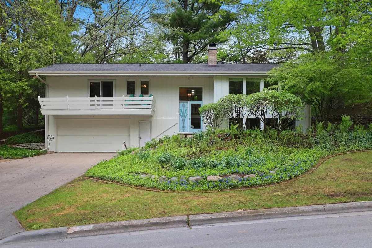 115 LITTLE SWISS PLACE, Green Bay, WI 54302 - #1