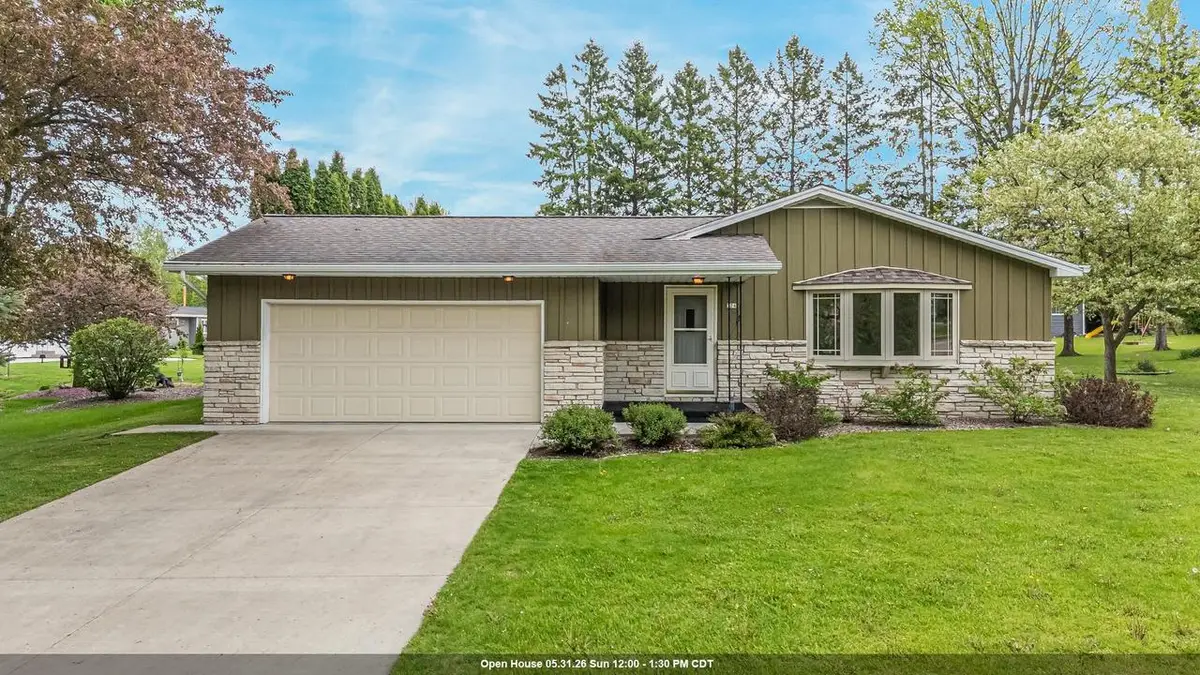 324 S PARKWAY DRIVE, Brillion, WI 54110 - #1
