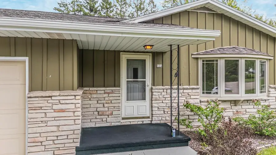 324 S PARKWAY DRIVE, Brillion, WI 54110 - #2