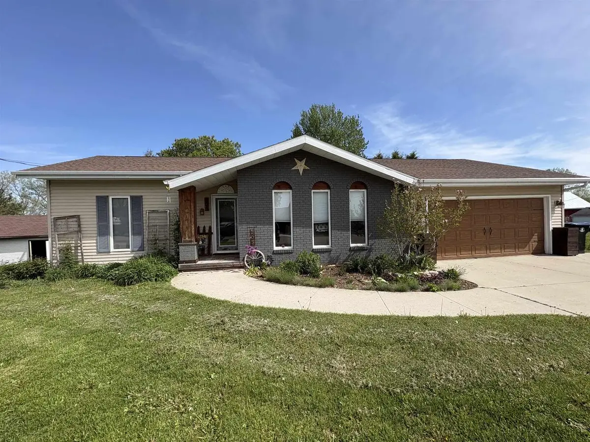 205 E FREEBORN STREET, Cecil, WI 54111 - #1