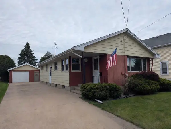 736 W 8TH AVENUE, Oshkosh, WI 54902