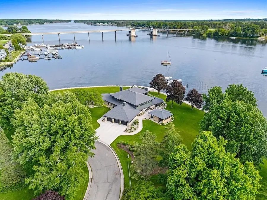 55 UTOPIA CIRCLE, Sturgeon Bay, WI 54235 - #2