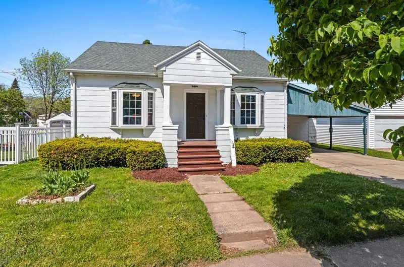 521 NEWHALL STREET, Green Bay, WI 54301 - #1
