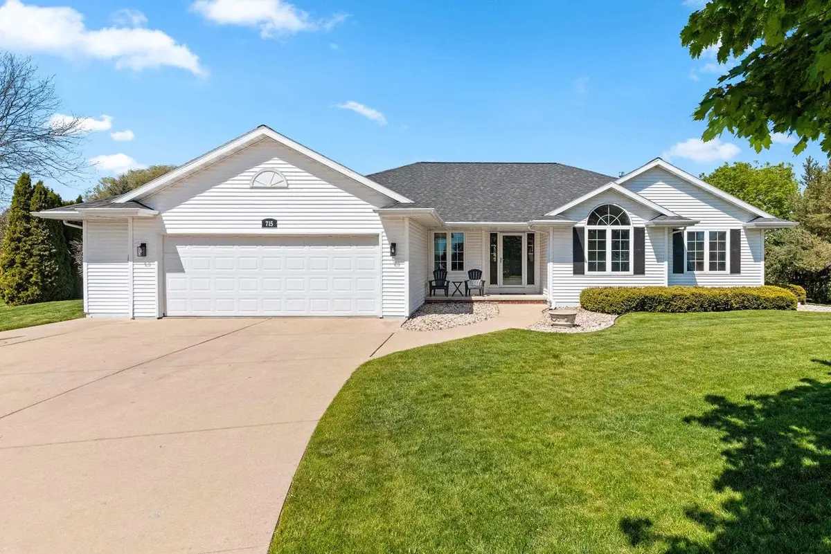 715 HICKORY VALLEY COURT, De Pere, WI 54115 - #1