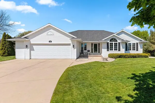 715 HICKORY VALLEY COURT, De Pere, WI 54115