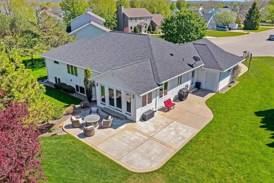 715 HICKORY VALLEY COURT, De Pere, WI 54115 - #2