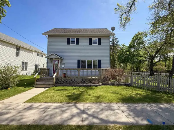 2505 14TH AVENUE, Menominee, MI 49858