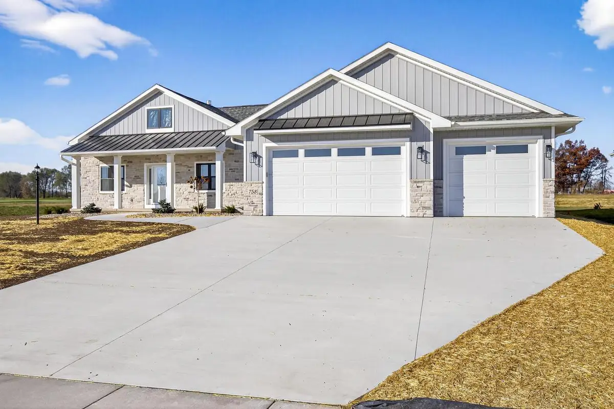 758 ROYAL SAINT PATS DRIVE, Wrightstown, WI 54180 - #1