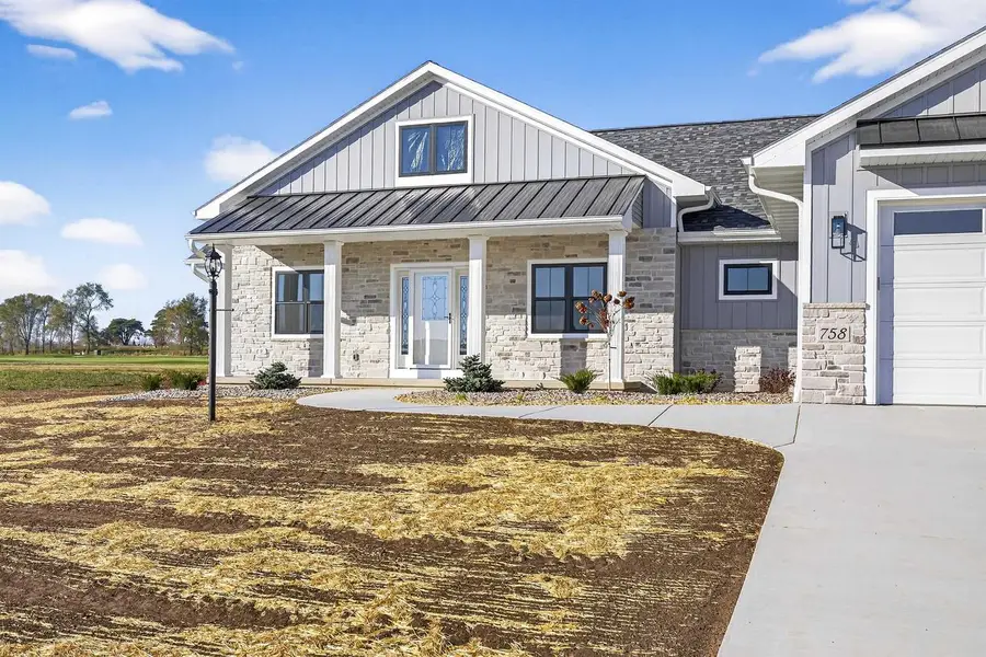 758 ROYAL SAINT PATS DRIVE, Wrightstown, WI 54180 - #2