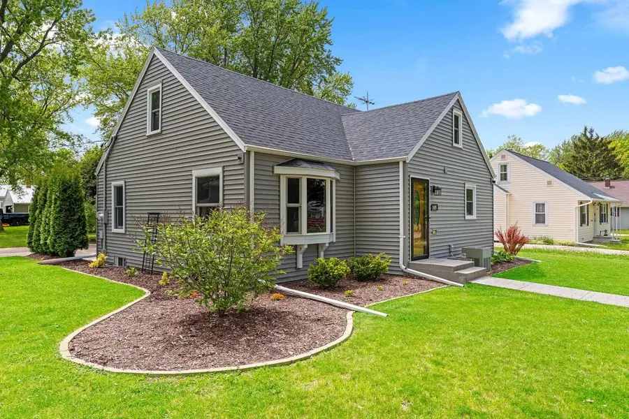 1405 W BREWSTER STREET, Appleton, WI 54914 - #2