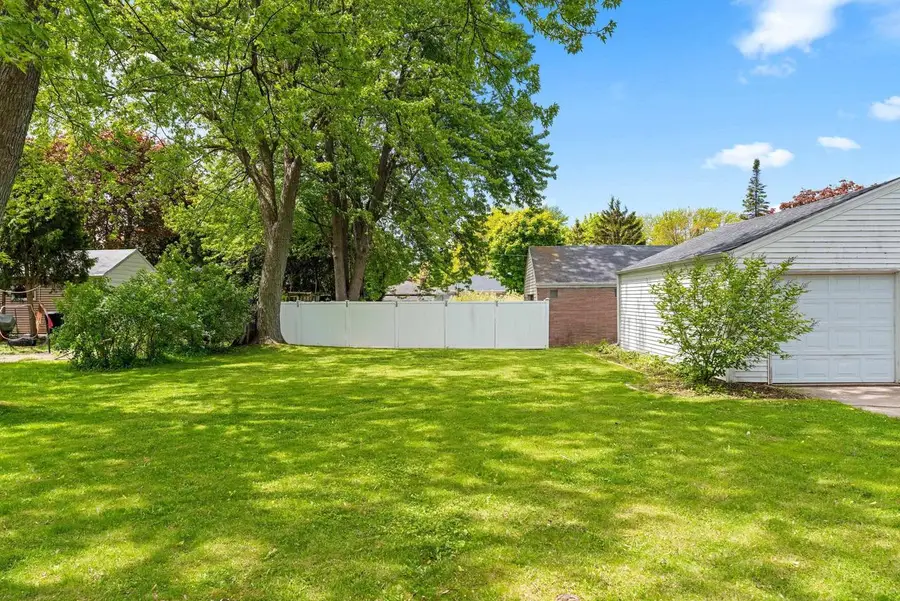 1405 W BREWSTER STREET, Appleton, WI 54914 - #3