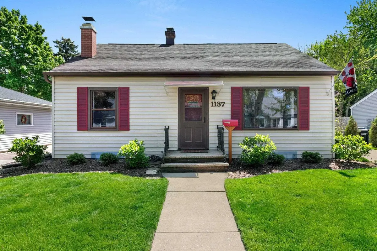 1137 E JARDIN STREET, Appleton, WI 54911 - #1