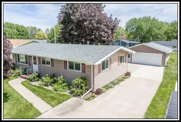 714 S NASH STREET, Hortonville, WI 54944