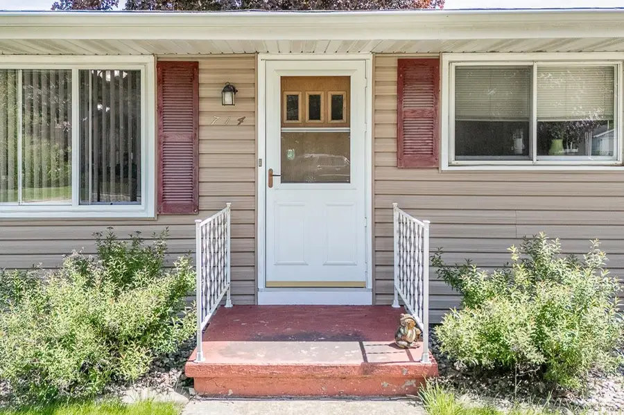 714 S NASH STREET, Hortonville, WI 54944 - #2