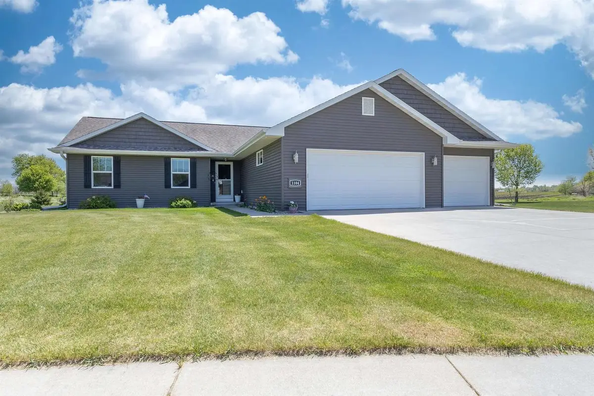 1104 CHARLENE AVENUE, Omro, WI 54963 - #1