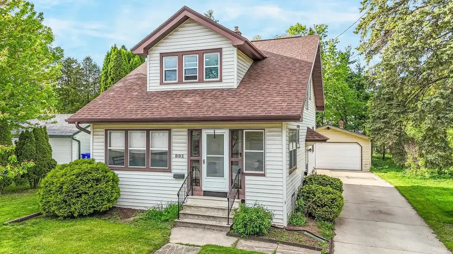 110 E RANDALL STREET, Appleton, WI 54911 - #2
