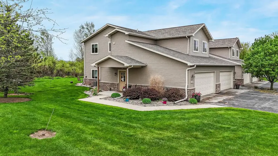 1072 W WILLIS WAY, Appleton, WI 54913 - #2
