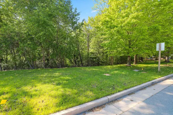 525 BUCHANAN ROAD, Combined Locks, WI 54113