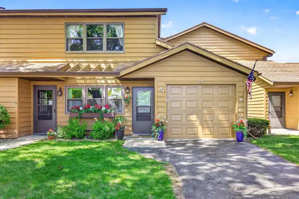 1135 MANOR DRIVE  #29, Neenah, WI 54956