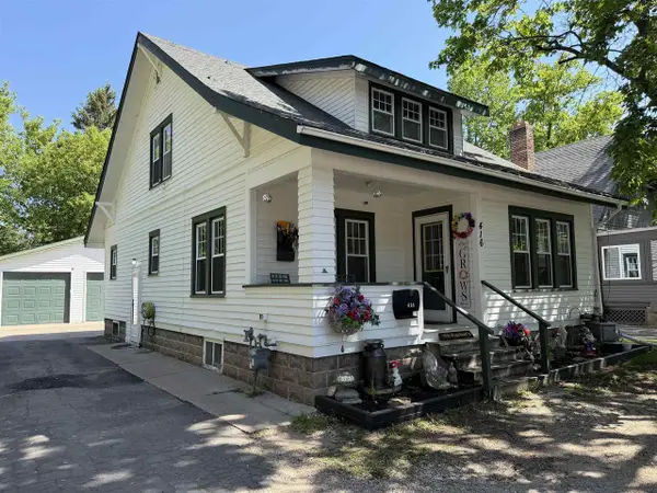 416 W FULTON STREET, Waupaca, WI 54981
