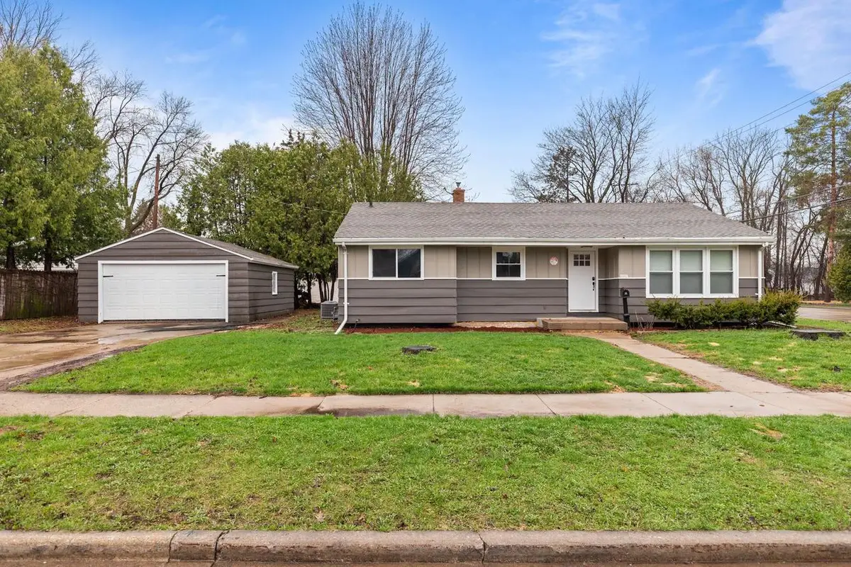 2007 S GLADYS AVENUE, Appleton, WI 54915 - #1