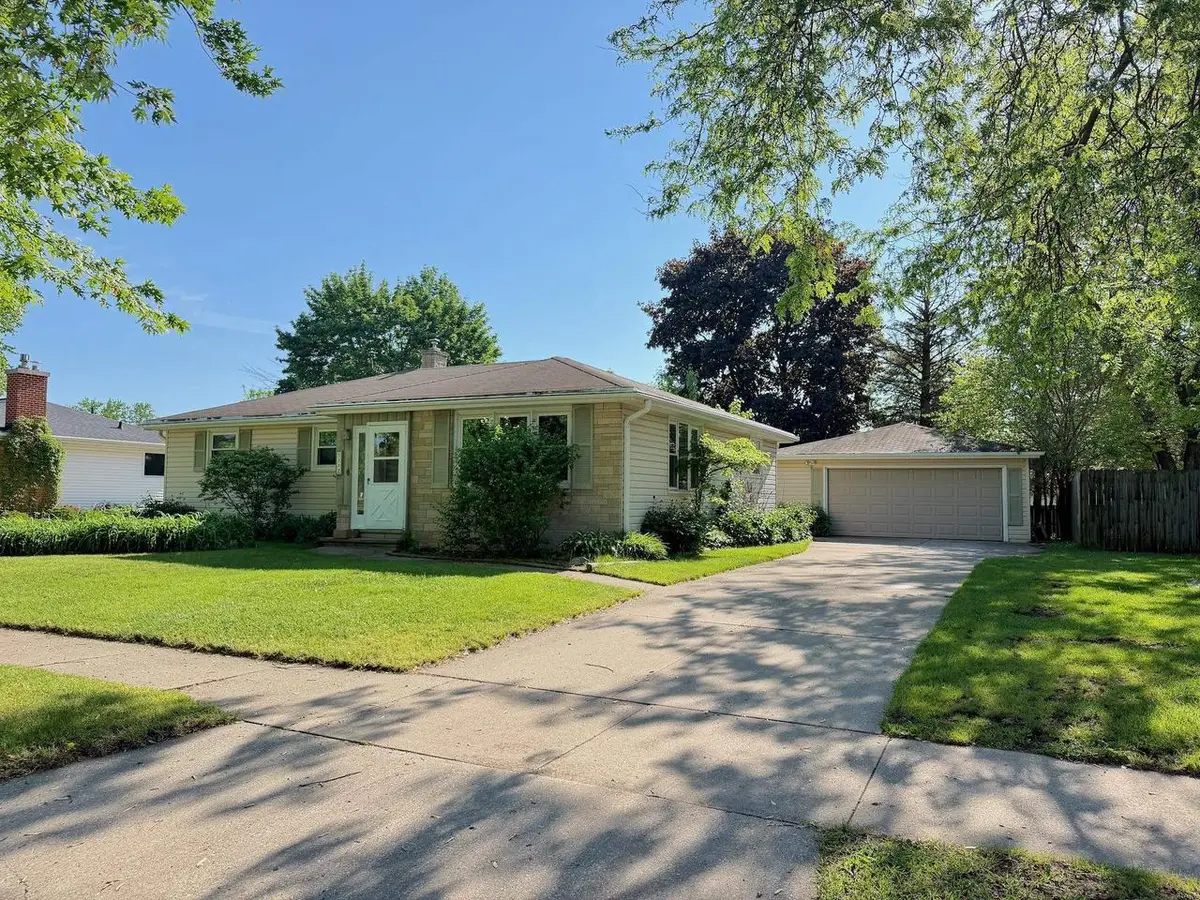 1112 TULLAR ROAD, Neenah, WI 54956 - #1