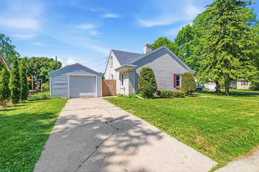 1011 HOLZER STREET, Green Bay, WI 54303 - #2