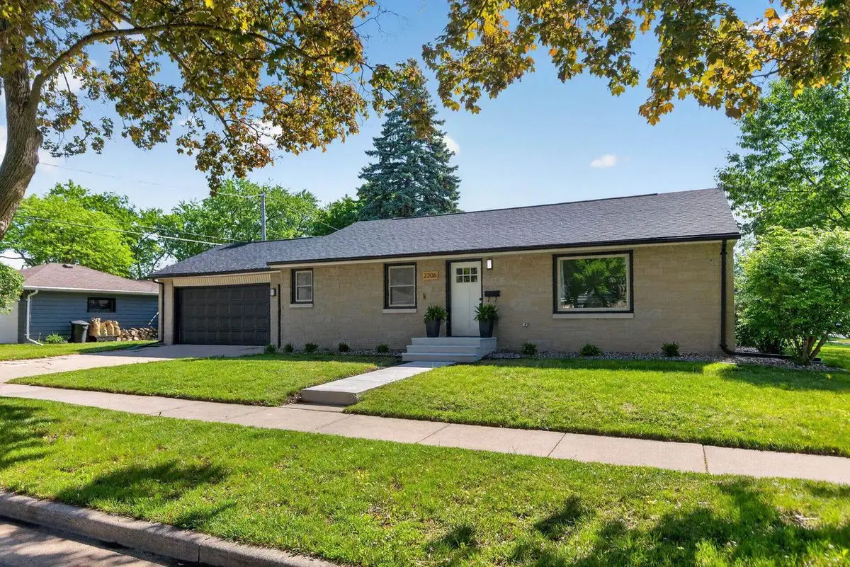 2206 N MCDONALD STREET, Appleton, WI 54911 - #1