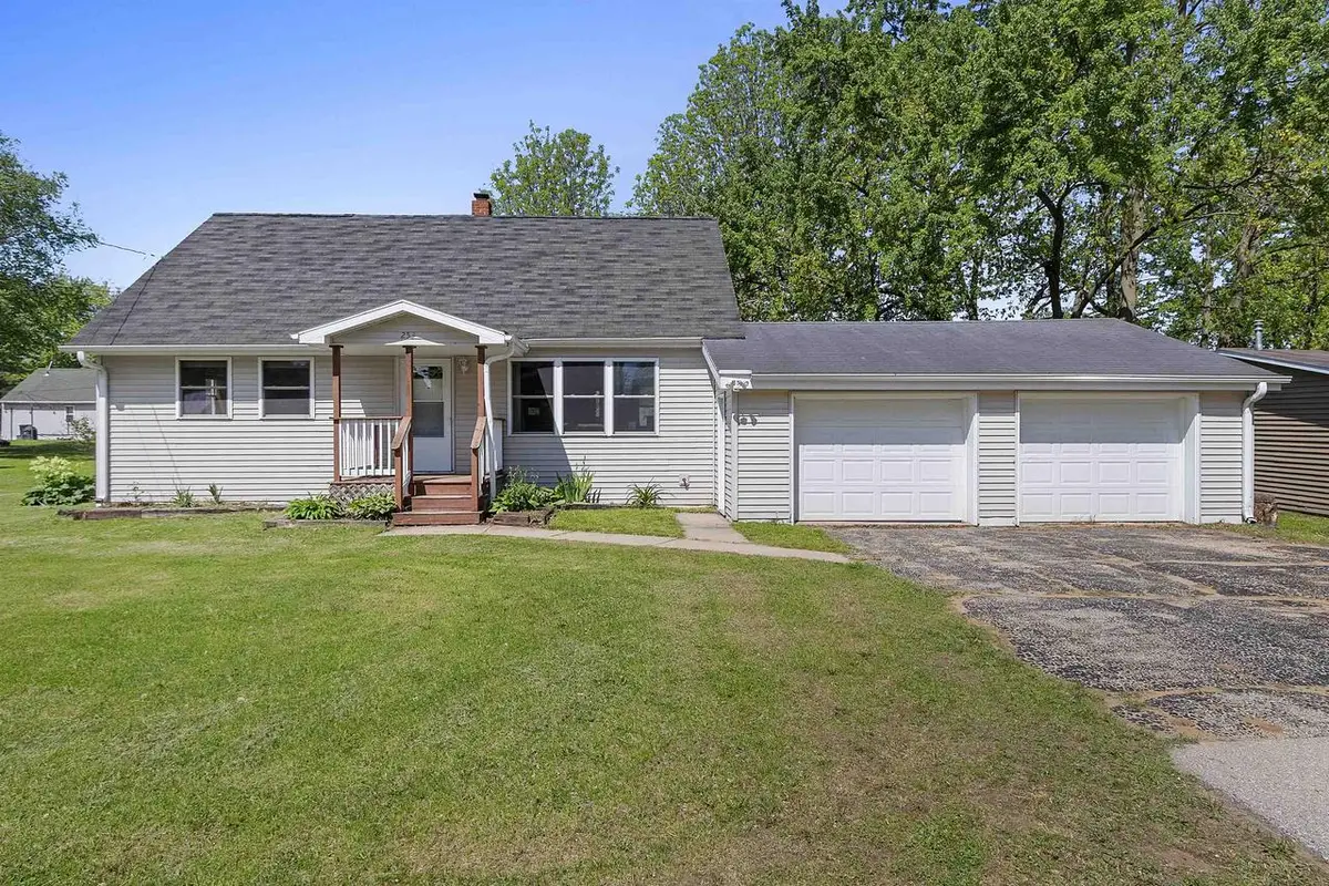 253 S OAKLAND AVENUE, Oconto Falls, WI 54154 - #1