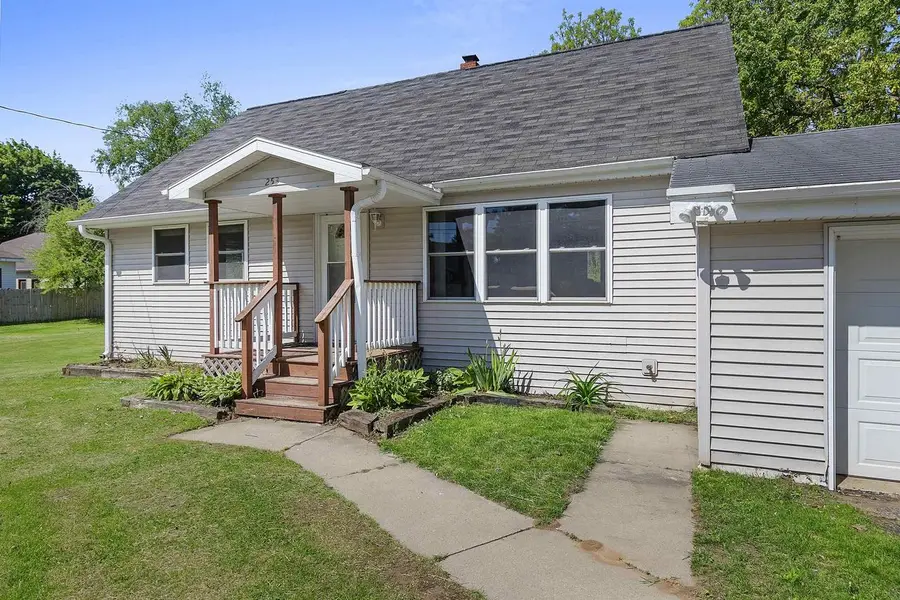 253 S OAKLAND AVENUE, Oconto Falls, WI 54154 - #3