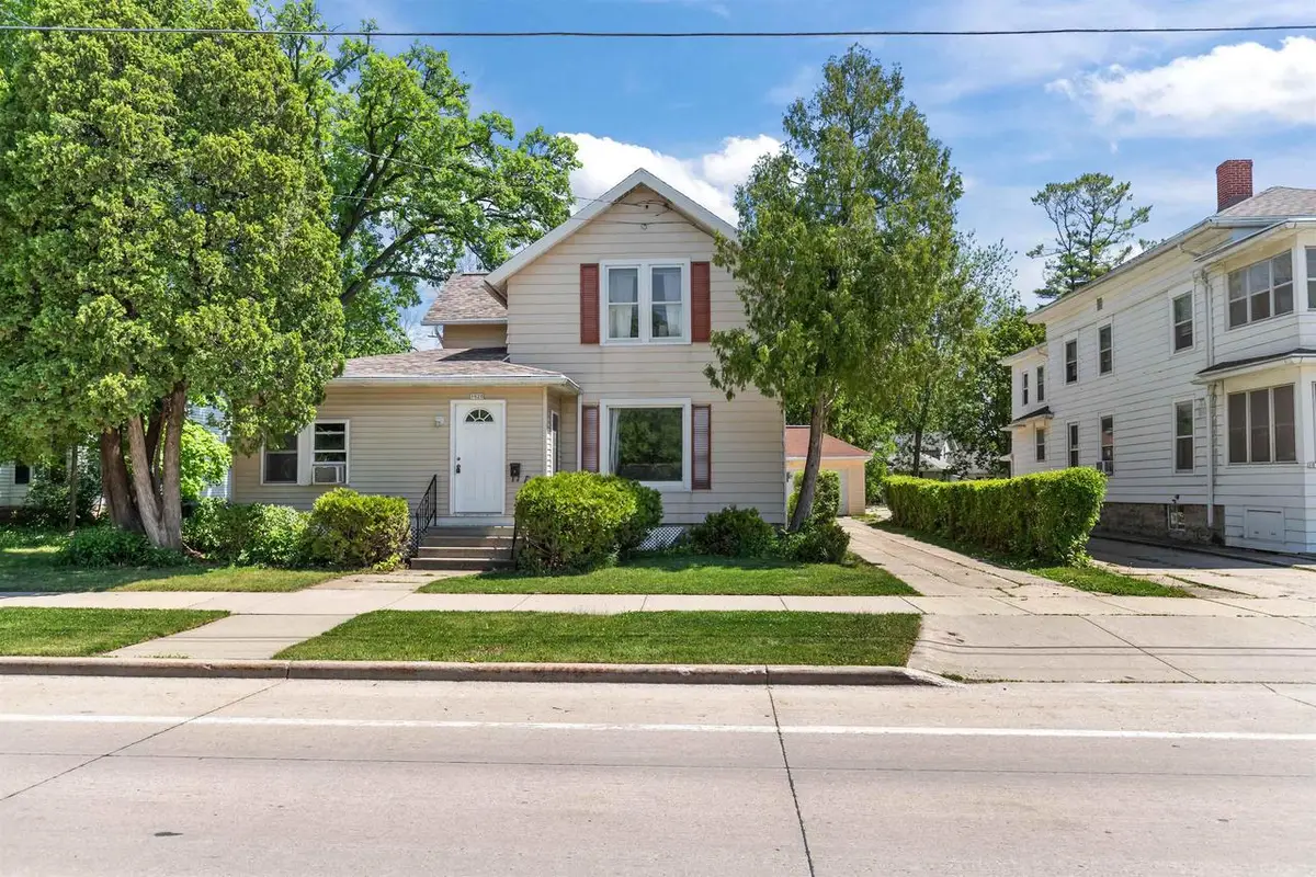 1020 ELMWOOD AVENUE, Oshkosh, WI 54901 - #1