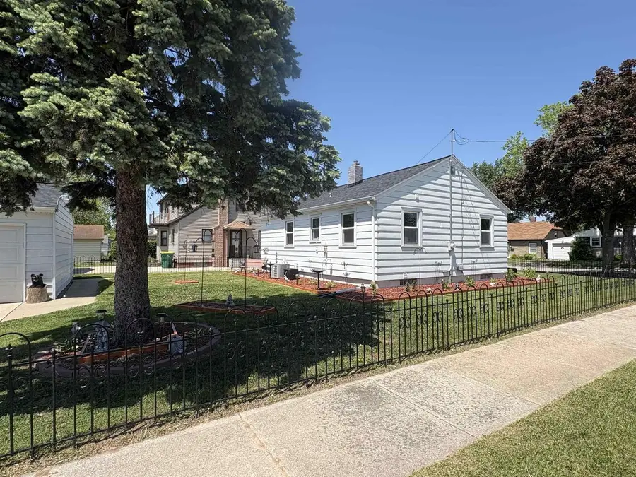 1618 CHICAGO STREET, Green Bay, WI 54304 - #3